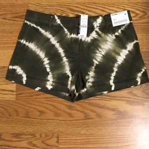 Green and White Tie Dye Pattern Shorts